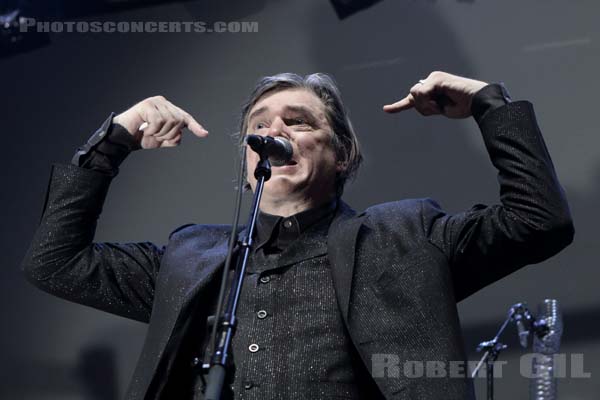 EINSTURZENDE NEUBAUTEN - 2017-05-28 - PARIS - Nef Nord - Grande Halle - Christian Emmerich [Blixa Bargeld]